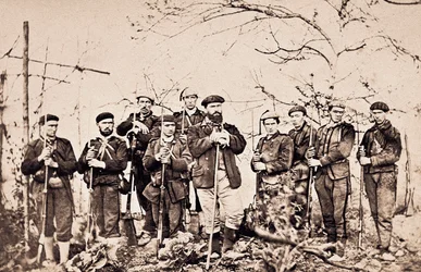 Troisième guerre carliste (1872-1876) : Le curé Santa Cruz et sa garde. Photographie Espagne, Saint-Sébastien, Musée municipal de San Telmo.