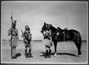 Trois sowars démontés du 2e Madras Light Cavalry, vers 1880