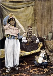 Danseuse tunisienne. Photographie du 19e siècle