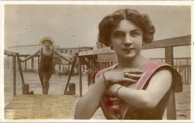 Femmes en maillots de bain, vers 1908 (carte postale)