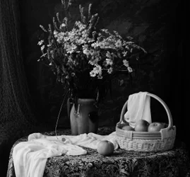Nature morte aux marguerites et aux pommes
