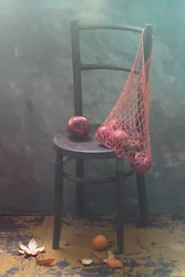 Pommes rustiques et chaise