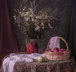 Fleurs rustiques et pommes