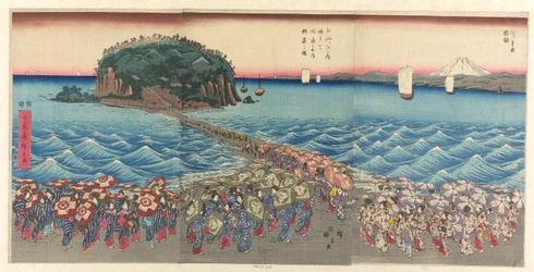 Foule visitant le sanctuaire Benzaiten à Enoshima dans la province de Sagami