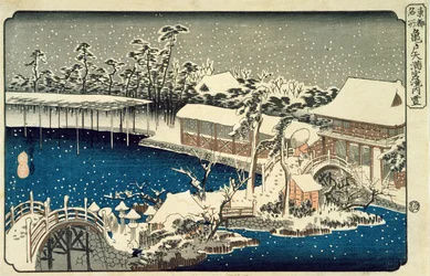 Neige la nuit : une scène représentant une maison, une rivière et un jardin ornemental sous la neige, de la série 53 Stations du Tokaido