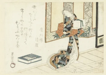 Femme portant une boîte en bois