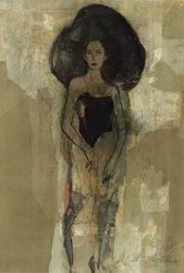 Une élégante femme aux cheveux noirs