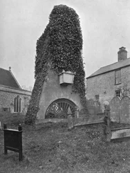Une tombe hors sol, cimetière de Pinner, Londres, 1924-1926