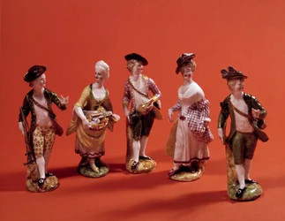 Petites figurines représentant des personnages (chasseur, ménagère, dame de haute société...) Statuettes en porcelaine de l