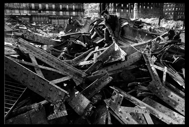 Démolition du marché central à Paris, en août 1971 (photo n/b)