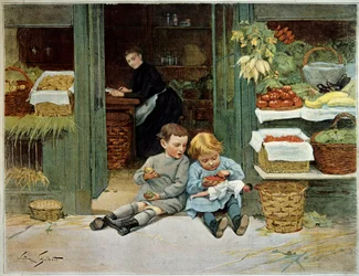 Tour lui. Enfant mangeant du pain grillé devant les courses de leur mère. La petite fille a une poupée sur ses genoux