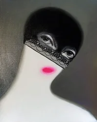 Regard énigmatique derrière un masque