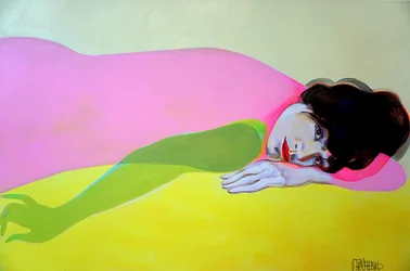 Femme allongée, pleine de vie