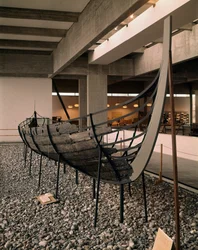 Navire viking (drakkar ou langskip) découvert dans le fjord de Roskilde, Danemark, v. 1030