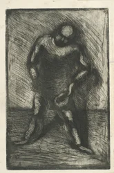 Homme accroupi avec le chapeau à la main