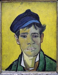 Jeune homme avec chapeau