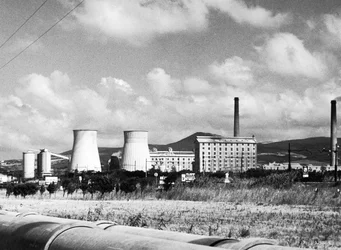 Paysage industriel avec cheminées