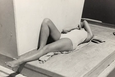 Bain de soleil à bord du bateau de croisière 
