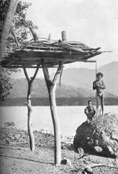 Plateforme mortuaire en Nouvelle-Guinée, 1902