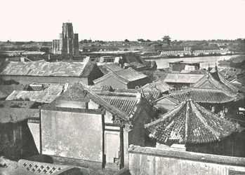Vue générale montrant les ruines de la cathédrale, Tien-Tsin, Chine, 1895