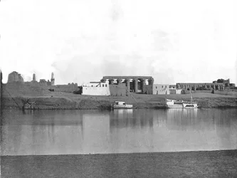 Louqsor depuis le Nil, Égypte, 1895