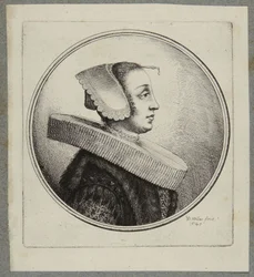 Femme avec fraise et épingle de front