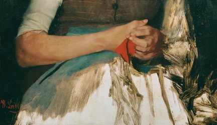 Deux mains avec tissu rouge sur tablier bleu