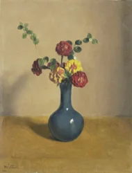 Tagètes dans un Petit Vase Bleu