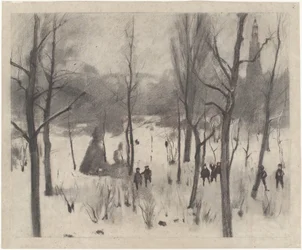 Enfants entre les arbres dans la neige