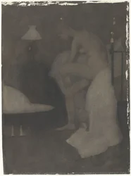 Femme nue assise au bord du lit