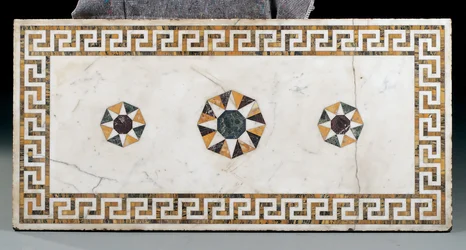 Une des deux tables de côté George II