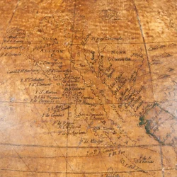 Globe terrestre anglais ancien, vers 1673