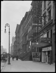 Enseigne de bowling au 248 W. 14th Street, New York, 2 mai 1916