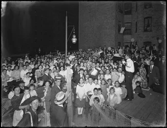 Réunion de la société évangélique, East 79th Street et Avenue A, New York City, 24 juillet 1914