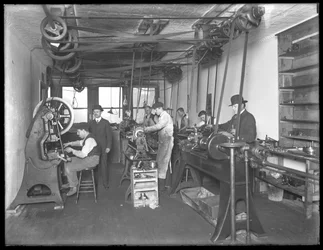 Atelier du cinquième étage, Geyser Electric Water Heater Company, 42 Hudson Street, New York City, 31 décembre 1914