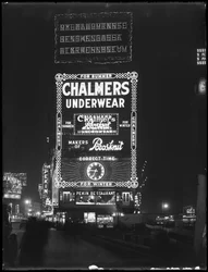 Enseigne lumineuse pour Chalmers Underwear, New York, 6 janvier 1917