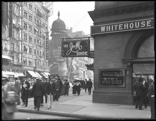 Enseigne pour J et M Shoe, 1429 Broadway, New York, 2 août 1916