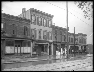 Branche non identifiée de la bibliothèque publique de Queens Borough, New York, vers 1910