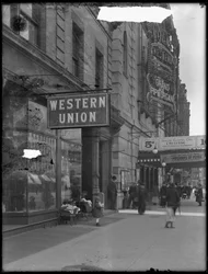 Enseigne du bureau Western Union à W. 125th Street et St. Nicholas Avenue, New York City, 28 avril 1916