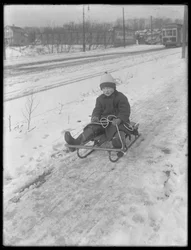William Gray Hassler avec son nouveau traîneau, vers 1912