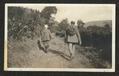 Ralph Vaughan Williams et Gustav Holst marchant dans les collines de Malvern, septembre 1921