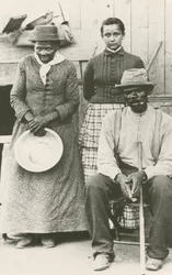 Carte postale de Harriet Tubman, Nelson Davis et de leur fille Gertie, vers 1887, imprimée en 1992