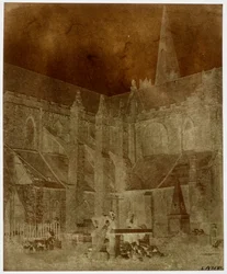 Deux hommes posent dans le cimetière de la cathédrale Saint-Patrick, Dublin