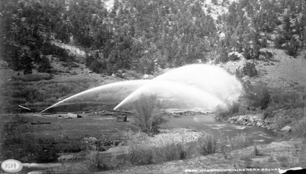 Exploitation minière hydraulique près de Dallas, vers 1882-1900