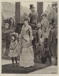Arrivées pour la fête royale au jardin de Marlborough House