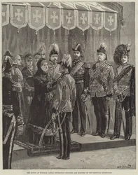 La Reine au château de Windsor décorant des officiers et des soldats de l