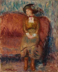 Femme assise sur un canapé rouge