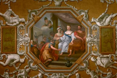 Le plafond de la galerie du roi