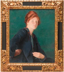 Une femme aux cheveux roux