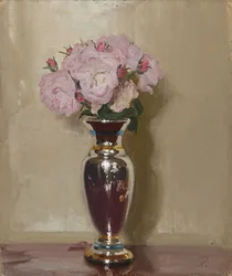 Roses roses dans un vase en lustre argenté